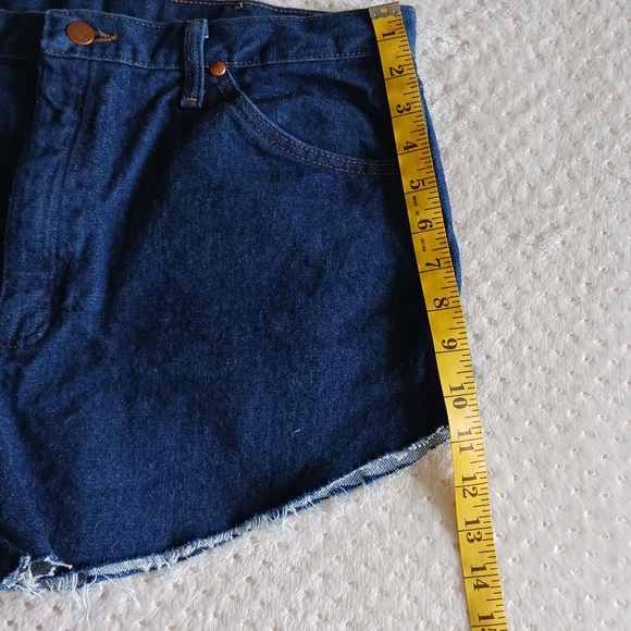 Vintage Wrangler High Waist Cut-Off Denim shorts - Picture 10 of 13
